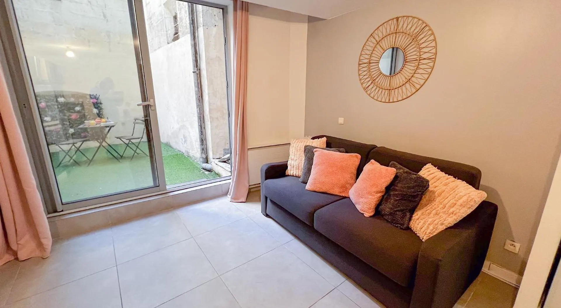 Hypercenter - Private Patio - Le Nid Du Palais ! Apartment Avignon